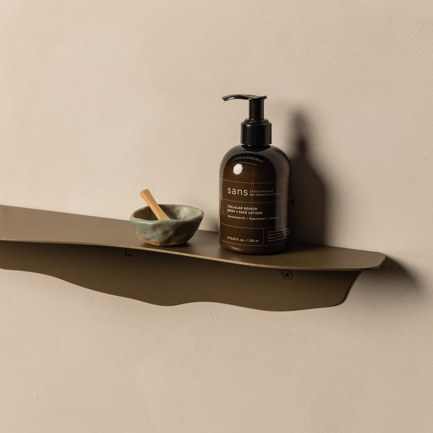 FOLD Wavy Shelf 550