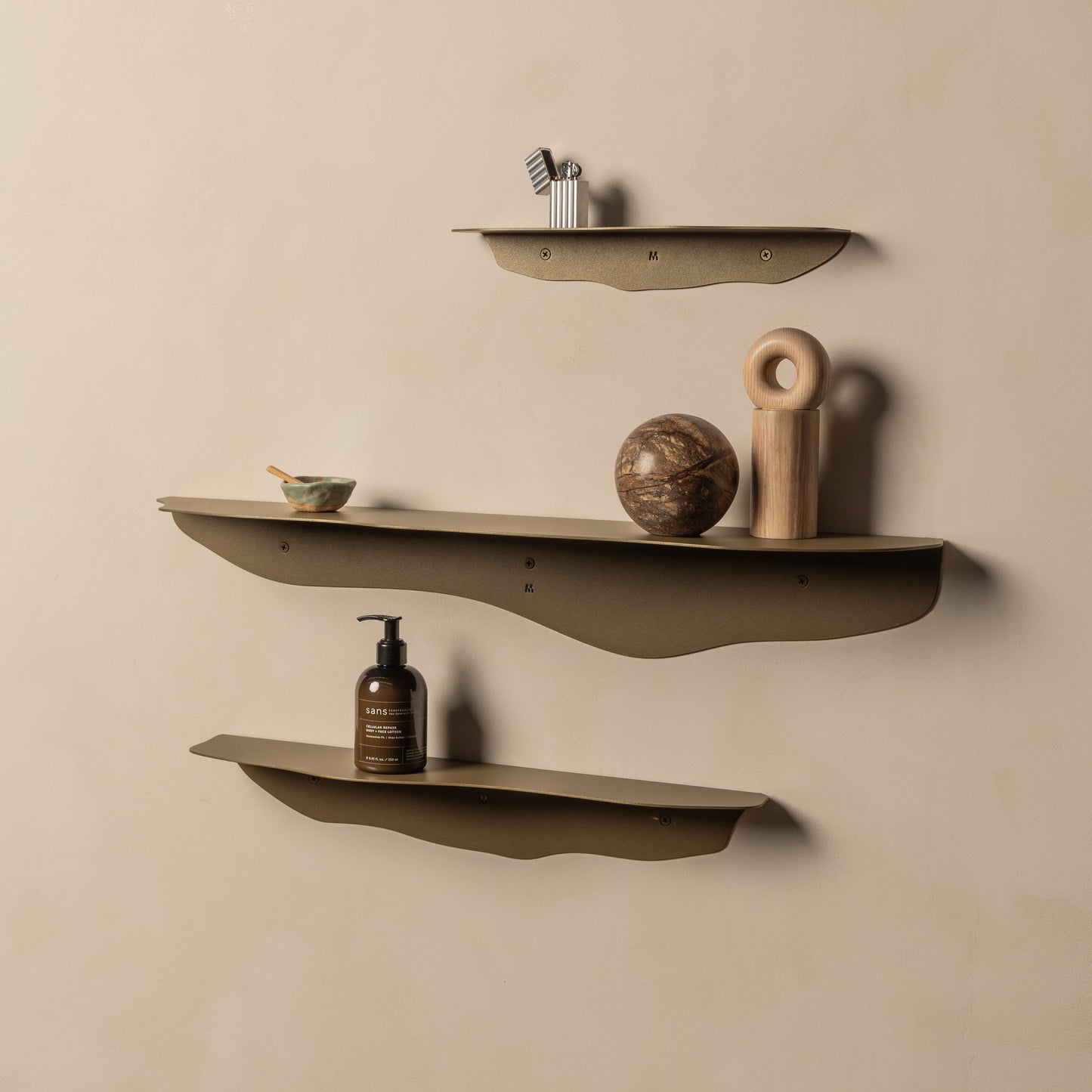 FOLD Wavy Shelf 550